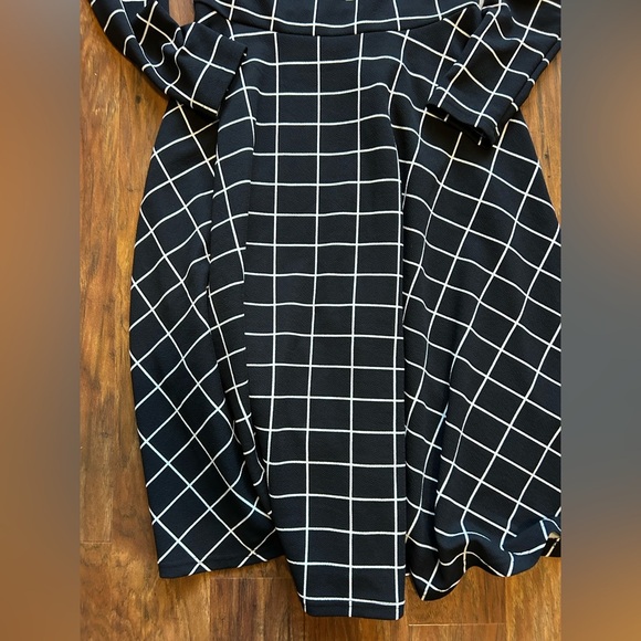 Black and White Grid Pattern Dress - Picture 3 of 7